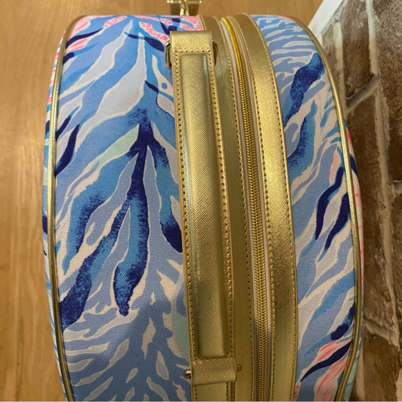 💕SOLD💕 Lilly Pulitzer Kaleidoscope Coral Hatbox Carry On Luggage NWOT - Picture 4 of 8